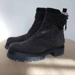 Osvaldo 1956 women’s platform boots. Size 37 EUR.
